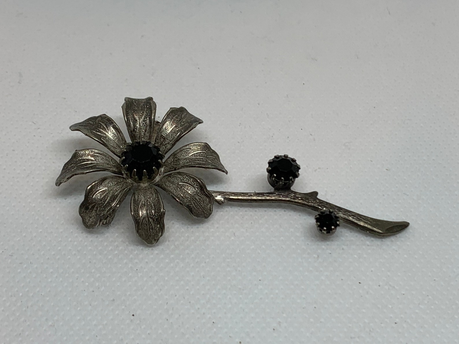 Vintage Black Flower Petal Brooch Pin Silver Flower Shaped Brooch ...