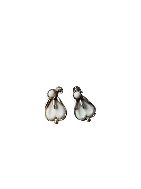 Vintage white milk glass screw-back earrings, ups… - image 4