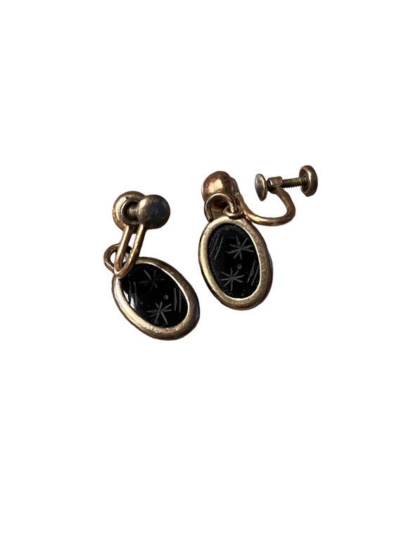 Vintage Carved Onyx Screw On Earrings, screw back… - image 5