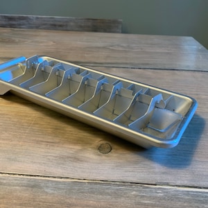 Vintage Aluminum Ice Cube Tray – Indulge Kitchen Supplies