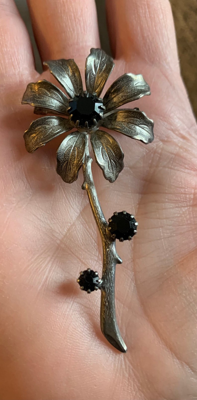 Vintage Black Flower Petal Brooch Pin Silver Flower Shaped Brooch ...