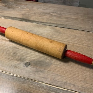 Rouleau à pâtisserie vintage en bois avec poignées rouges | Décoration de cuisine de ferme rustique | Outil de cuisson antique | Cuisine rétro à collectionner