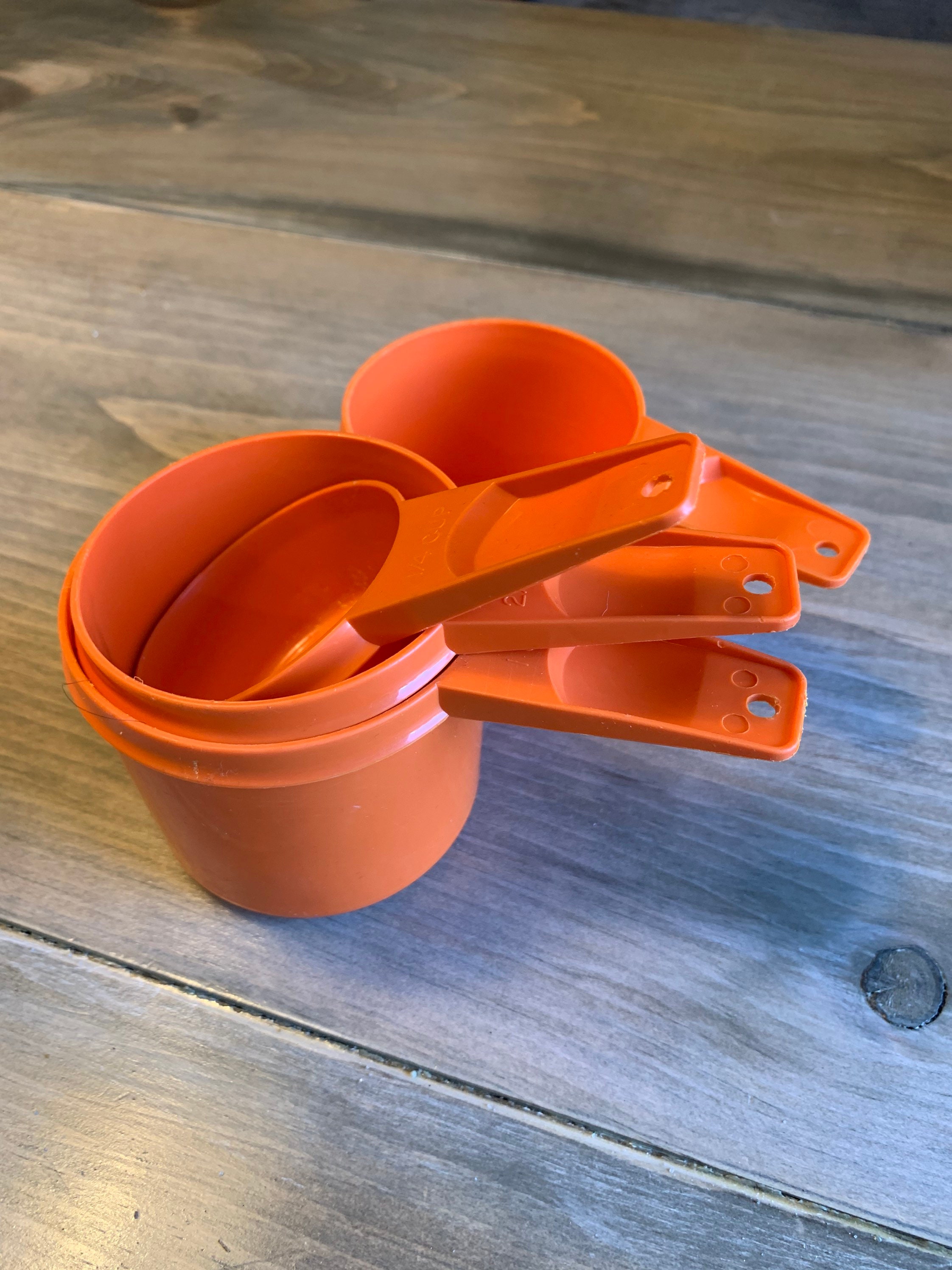 Set of 6 Orange Tupperware Measuring Cups 1/4, 1/3, 1/2, 2/3, 3/4, 1 Cup  Vintage 