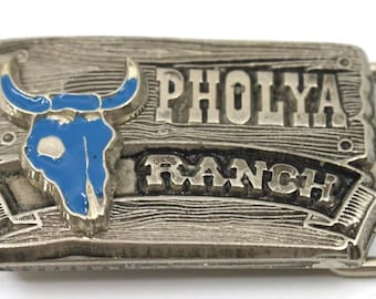 Vintage riemgesp uit 1985 van Pholya Ranch met blauwe longhorn-hoorns, western cowboy verzamelobject.