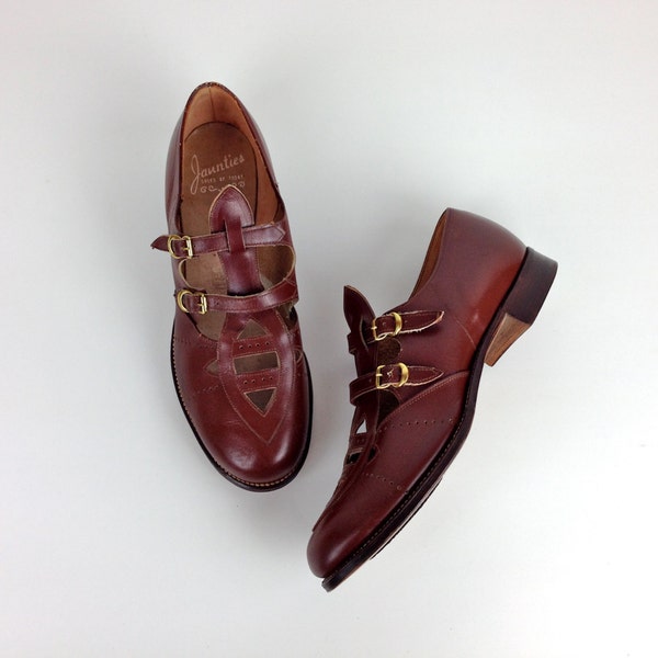 40s Brown Leather T Strap Shoes / 1940s Tooled Leather Mary Janes / Double Strap / Vintage Shoes / Size 7