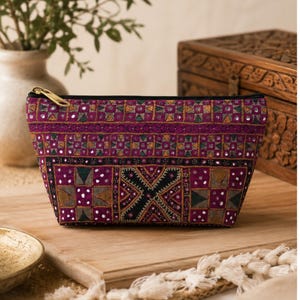 Magenta Boho Tribal Patchwork Accessoiretasje | Make-uptasje met T-vormige bodem