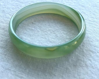 Vintage glass jade green bangle bracelet