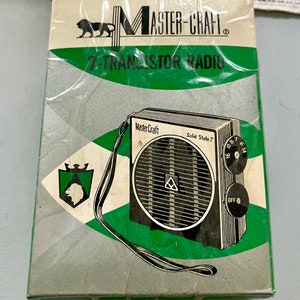 Vintage solid state Master Craft transistor radio in box