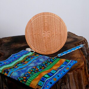 4.5" Cherry Wood Chartres Finger Labyrinth Meditation Tool Mindfulness Stress Relief Calm Focus immagine 4