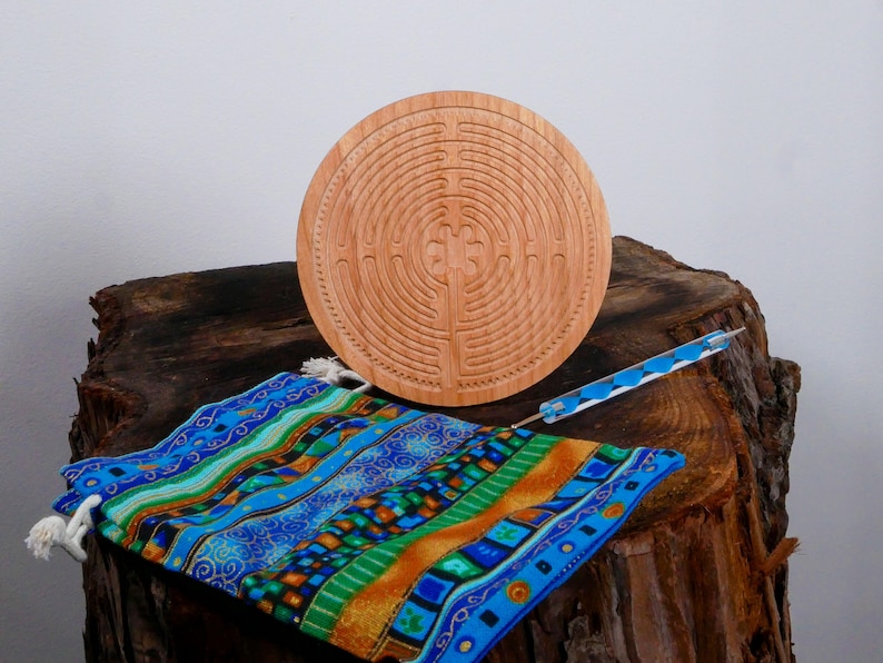 4.5" Cherry Wood Chartres Finger Labyrinth Meditation Tool Mindfulness Stress Relief Calm Focus immagine 4