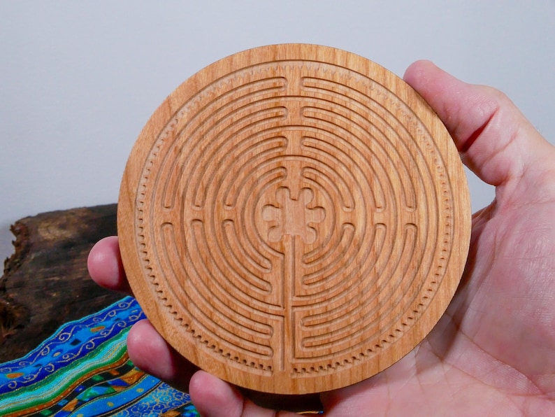 4.5" Cherry Wood Chartres Finger Labyrinth Meditation Tool Mindfulness Stress Relief Calm Focus immagine 1