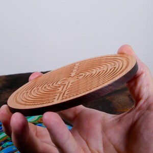 4.5" Cherry Wood Chartres Finger Labyrinth Meditation Tool Mindfulness Stress Relief Calm Focus immagine 3