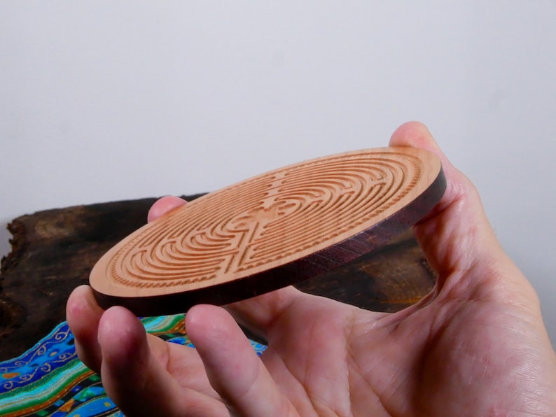 4.5" Cherry Wood Chartres Finger Labyrinth Meditation Tool Mindfulness Stress Relief Calm Focus immagine 3