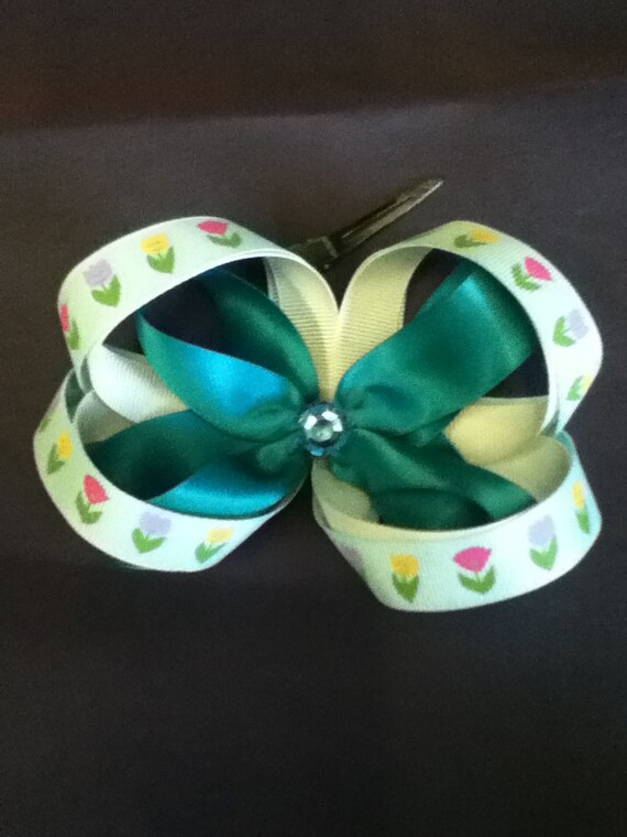 Items similar to Green flower hair bow made with alligator clip, blue