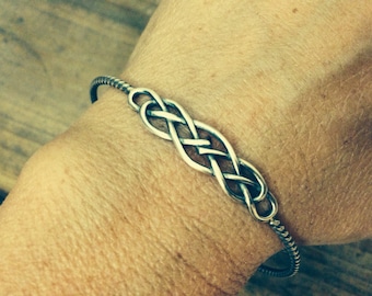 Pulsera de nudo celta