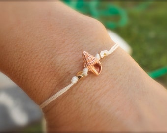 Shell  bracelet - conch bracelet  - adjustable bracelet - beach