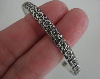 Sterling silver bangle bracelet with flower design