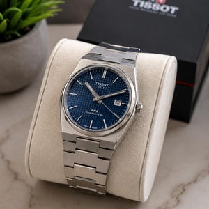 Tissot PRX Powermatic 80 herrklocka med blå våffelurtavla och texturerad geometrisk urtavla