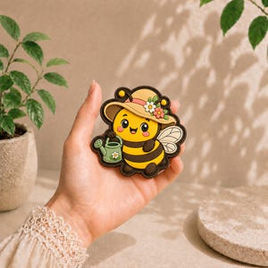 Kawaii humlelapp, trädgårdsbi med blommig hatt, vårryggsäckstillbehör