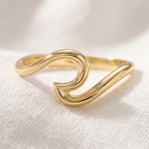 14K Wave Ring, Elegant minimalistiskt stapelbart smycke