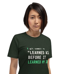 KI gelernt, bevor es meinen Job gelernt hat — Lustiges Git Commit T-Shirt
