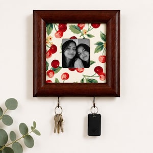 Llavero con marco de fotos personalizado para un buen amigo, regalo para un nuevo hogar con marco de fotos personalizado.