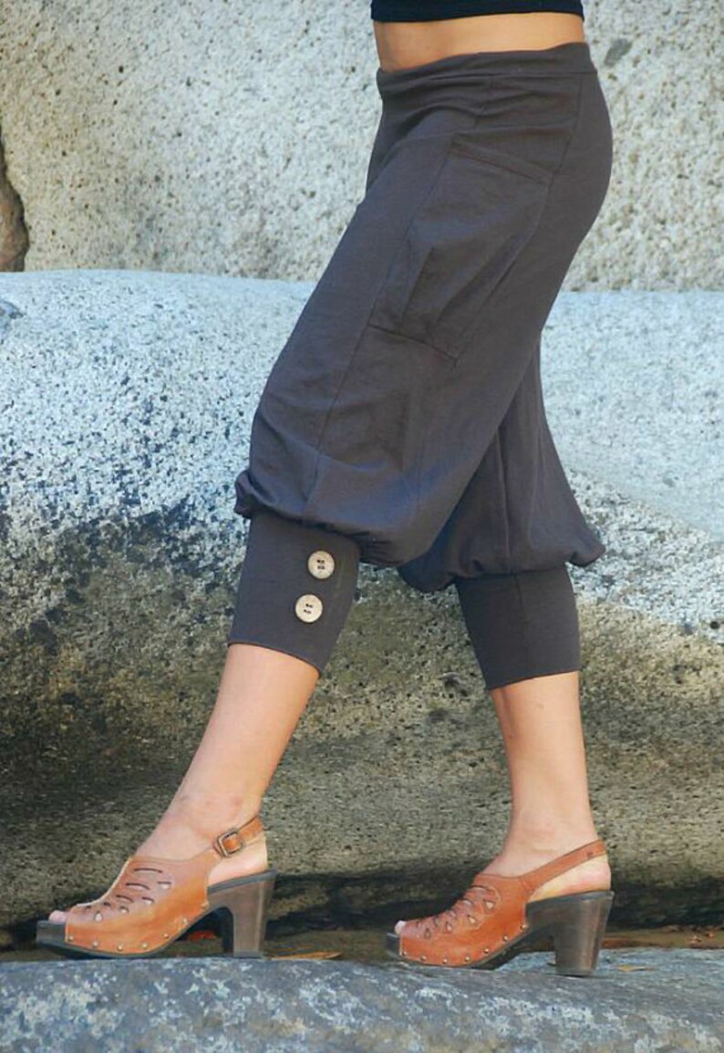 Pedal Pushers-Bloomers-workout pants-Womens Pants-Womens clothing-Cargo pants-Biking Pants-Yoga capris-Yoga Pants-Yoga clothes-Workout pant