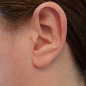 Boucle d'oreille simple anneau, oreille, Cartilage, nez, lèvres, en fil d'or jaune rempli torsadé 14k Hypoallergénique. 100% Sans Nickel!