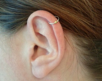 Ear cuff (bague d'oreille) simple anneau avec perle dorée, oreille, Cartilage, nez, en fil argent Sterling. Hypoallergénique.