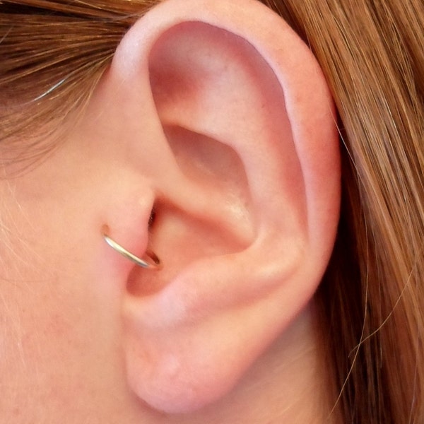 Simple loop Ear cuff, Yellow Gold Filled 14 k, Tragus, nose, Lip. Cartilage, fake piercing. No Pierced ear cuff. Hypoallergenic.