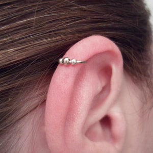 Boucle d'oreille simple anneau avec perle, oreille, Cartilage, nez, en fil argent Sterling. Hypoallergénique.