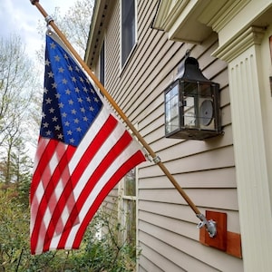 360 Rotating Flag Pole Rings Anti Wrap Swivel Clips, Aluminum Alloy Spinning Flag Mount Rings with Carabiner Hooks, Adjustable Heavy Duty