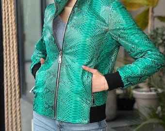 Blouson en cuir de python vert fait main | Blouson moto de luxe exotique en peau de serpent | Manteaux de créateurs pour hommes et femmes