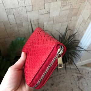 Portefeuille en cuir de python véritable, portefeuille zippé de luxe fait main, portefeuille long en cuir exotique, organiseur en cuir rouge pour homme image 14