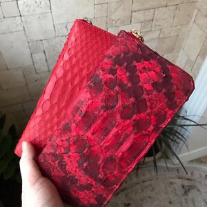 Portefeuille en cuir de python véritable, portefeuille zippé de luxe fait main, portefeuille long en cuir exotique, organiseur en cuir rouge pour homme image 3
