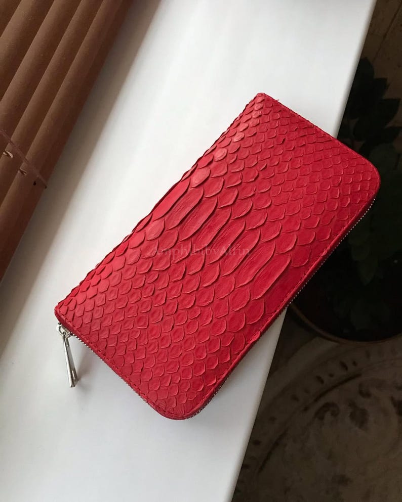 Portefeuille en cuir de python véritable, portefeuille zippé de luxe fait main, portefeuille long en cuir exotique, organiseur en cuir rouge pour homme image 4