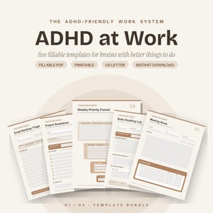 Könnte beinhalten: Ein digitales Set aus fünf ausfüllbaren PDF-Vorlagen mit dem Titel ADHD at Work, bestehend aus einem wöchentlichen Prioritätentrichter, Besprechungsnotizen, einem Body-Doubling-Protokoll, Projektgliederung und E-Mail-Triage im US-Letter-Format.
