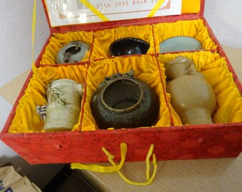 Asian ceramics salesman sample box, red silky box, orange velvet lining, six ceramics