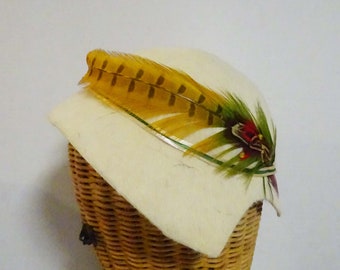 felt cloche with pheasant feather, Hardesty, made in Italy