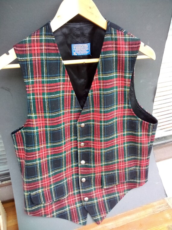 vintage men's Pendleton wool vest, Stewart black c
