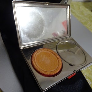 vintage Yardley compact, rouge and powder compact, 1930's image 3