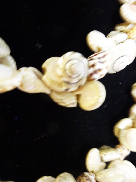 Vintage Tiny Shell Necklace: 36 Inch Continuous S… - image 2