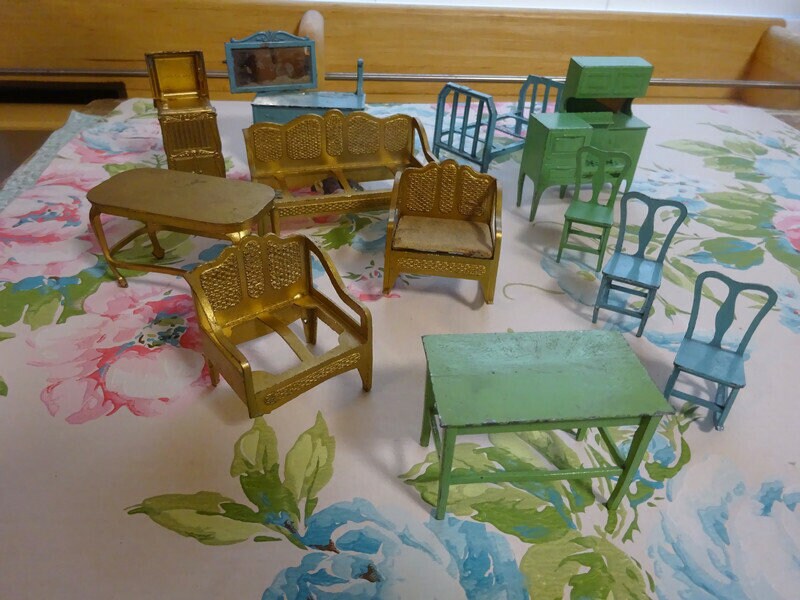 Tootsie toy 2024 metal dollhouse furniture