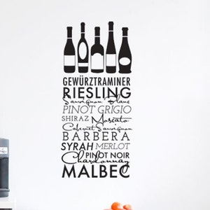 Wein Titel Liste mit Weinflaschen Urbanes Zitat Muster - Wandaufkleber Individuelle Vinyl Kunst Aufkleber