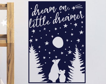 Vinilo decorativo para pared con frase "Oso del bosque", ideal para decoración infantil.