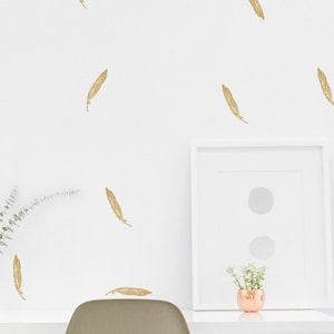 Calcomanía de pared con diseño de plumas - Arte mural repetible - Calcomanías de vinilo personalizadas para salas de estar, guarderías, oficinas y dormitorios