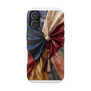 Custodia per telefono con patchwork di nodi di seta e nappe / Ispirata all'Hanbok coreano