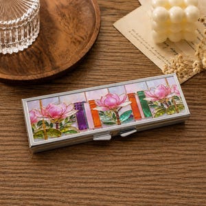 Boîte à médicaments design lotus en faux vitrail, cadeau tendance, contenant de vitamines, boîte à pilules personnalisée