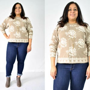 Beżowy sweter z kwiatowym wzorem z lat 90. / Brązowy sweter z kwiatowym wzorem / Beżowy sweter / Sweter z okrągłym dekoltem / Biały sweter z kwiatowym wzorem / Sweter z kwiatowym wzorem /