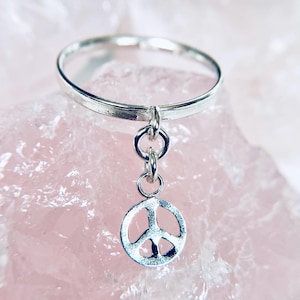 Peace Sign Charm Ring in Sterling Silver – Dainty Symbol Jewelry – Boho Minimalist Ring – Hippie Gift – Stacking Ring for Her